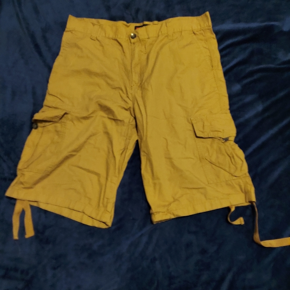 Mens tan SOUTHPOLE cargo shorts  ,size 38 ,
